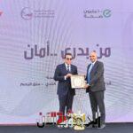 وزير الصحة يُكرم وكيل...